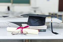 春招“黄金档”来袭：应届生看重落户政策 有企业招聘人数增五成