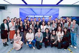 走进标杆现场，共探AI转型——DDpay钱包国际携手企业高管参访埃森哲智能运营中心